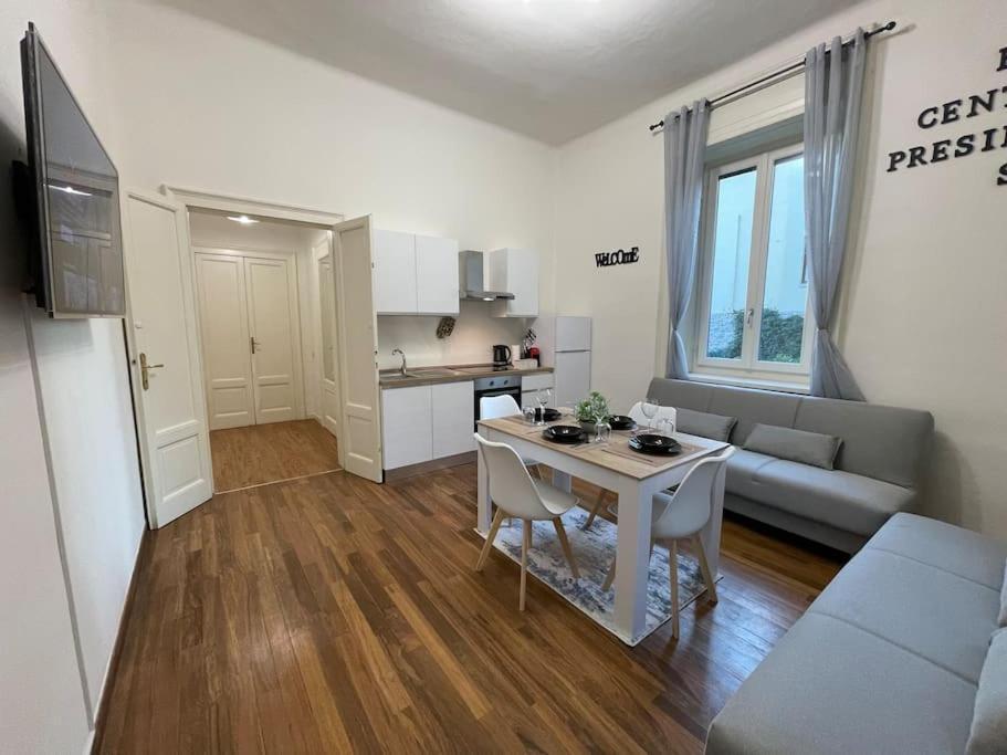 Bg Central President Suite Con Parcheggio - Vista Citta Alta Bergame Extérieur photo